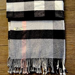 Burberry Accessories / Burberry Cashmere and wool scarf